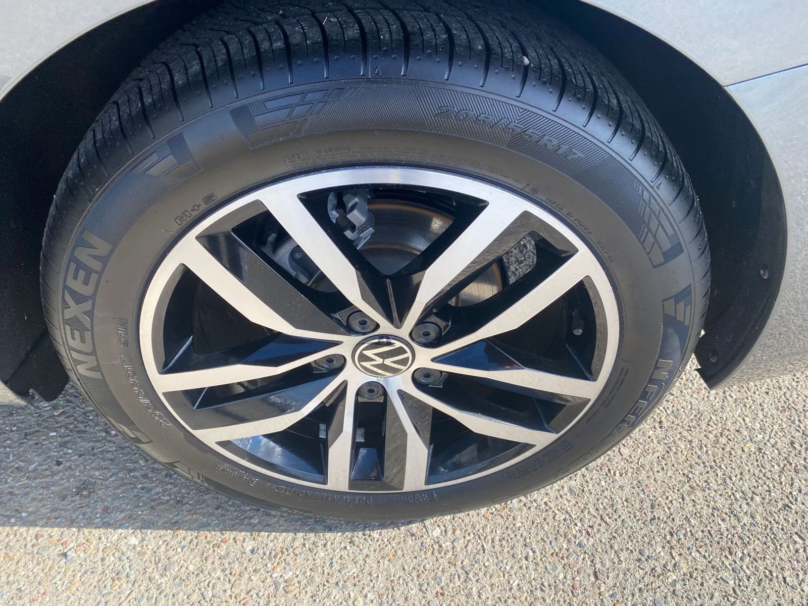 Used 2025 Volkswagen Jetta SE image 30