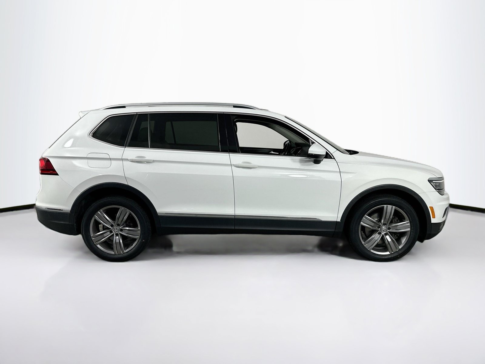 Used 2018 Volkswagen Tiguan SEL Premium FWD image 4