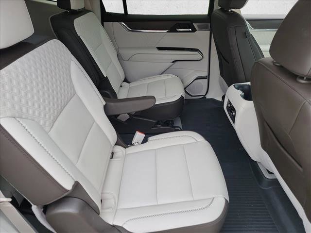 Used 2024 GMC Acadia Denali w/ Super Cruise Package image 16