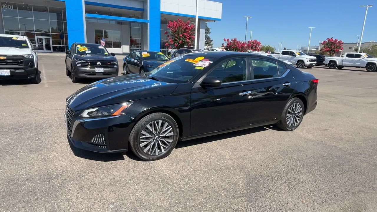 Used 2025 Nissan Altima 2.5 SV FWD image 3