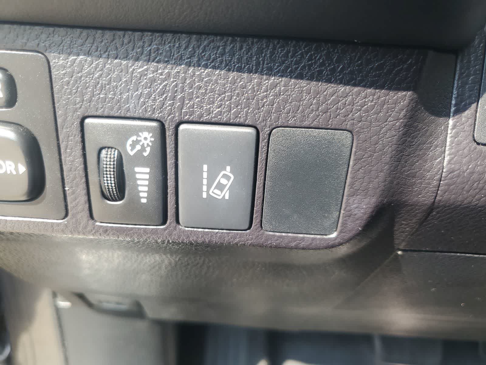 Used 2016 Toyota RAV4 Limited FWD image 19