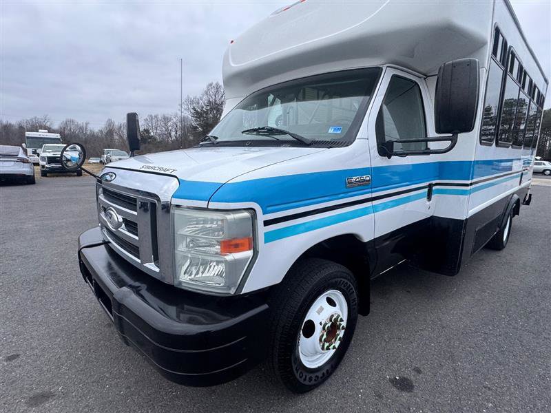 Used 2014 Ford E-450 and Econoline 450 Super Duty w/ Shuttle Bus Prep Package RWD image 10