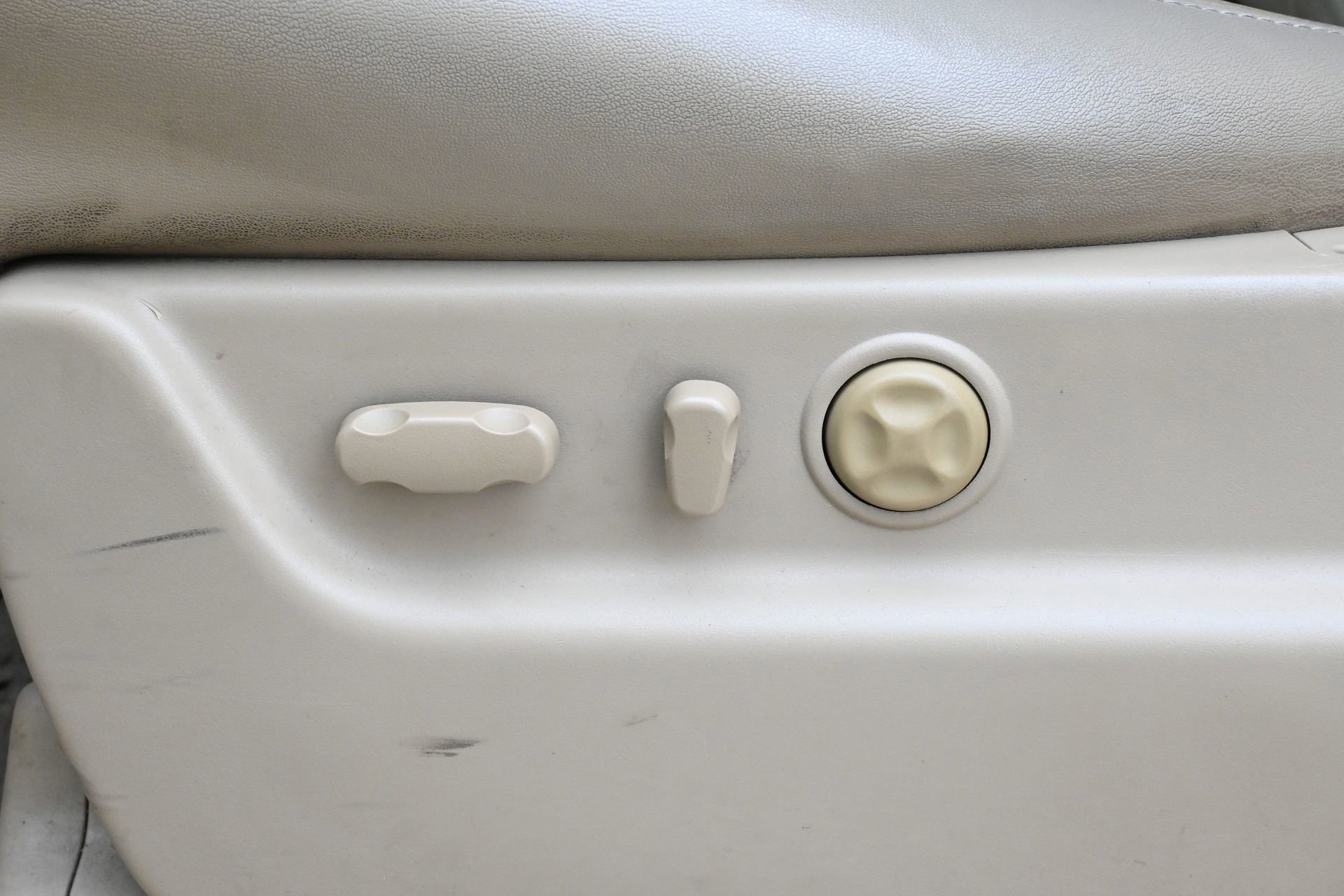 Used 2013 GMC Yukon XL Denali RWD image 13