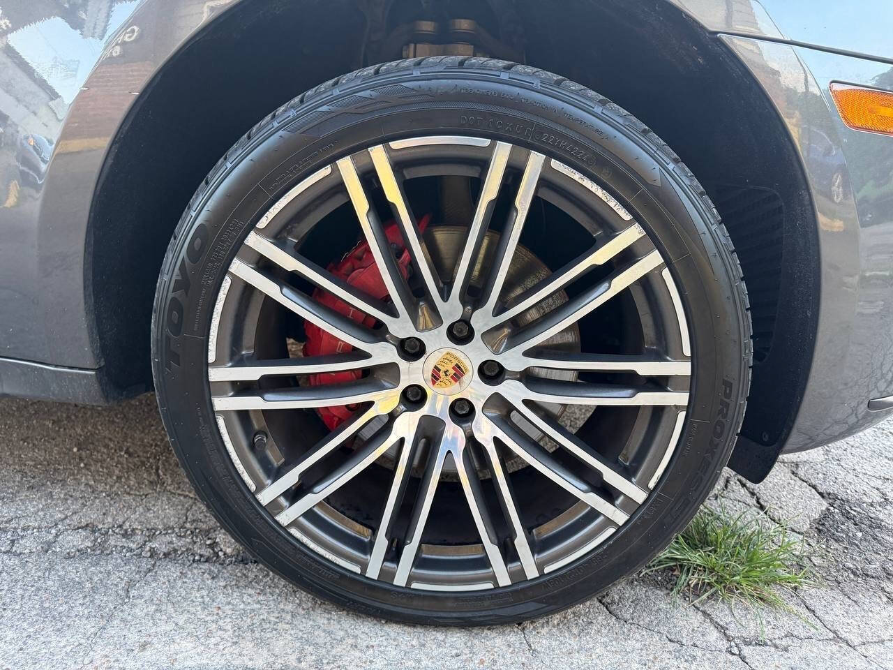 Used 2018 Porsche Macan Turbo AWD/4WD image 31