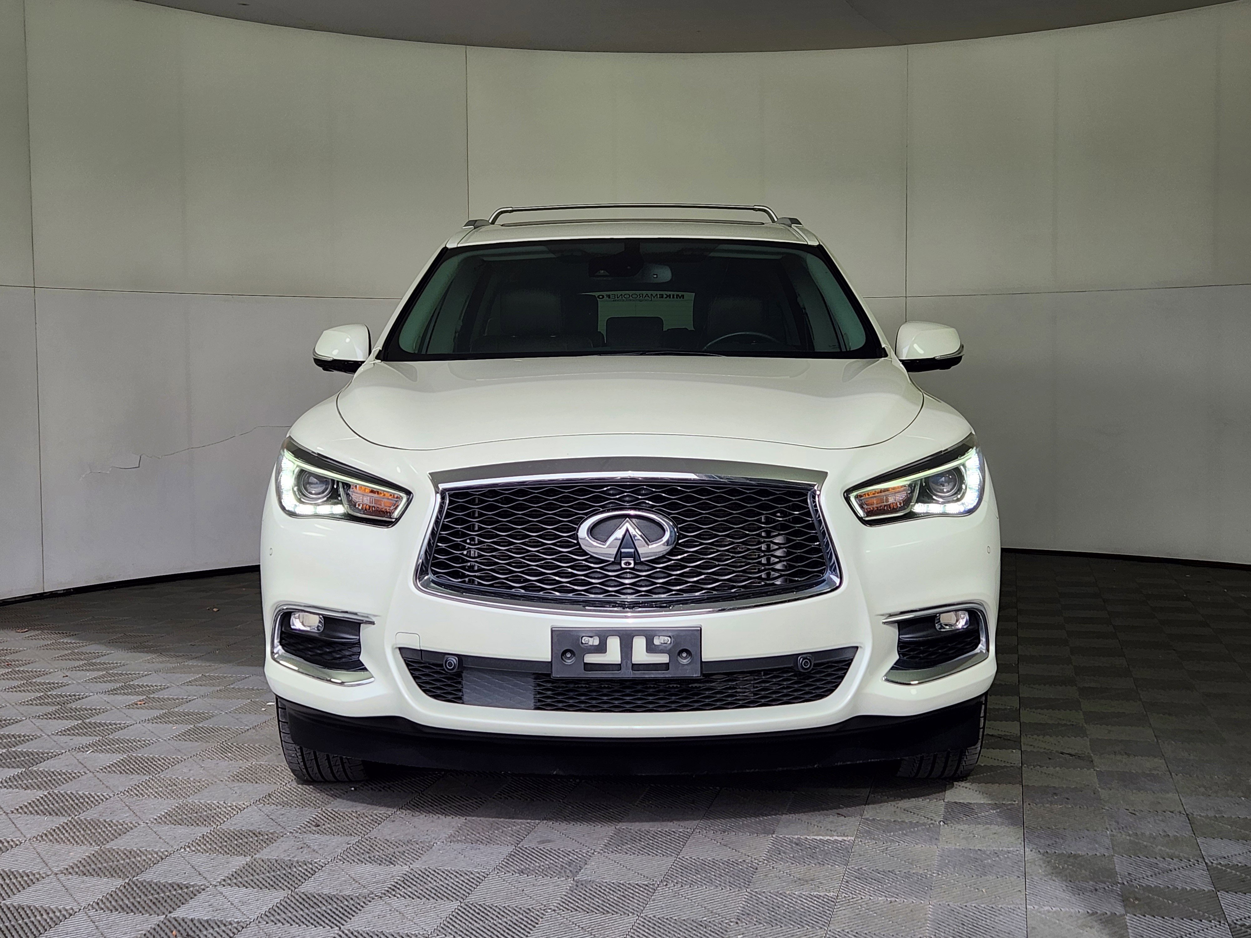 Used 2017 INFINITI QX60 Luxe w/ Deluxe Technology Package image 2