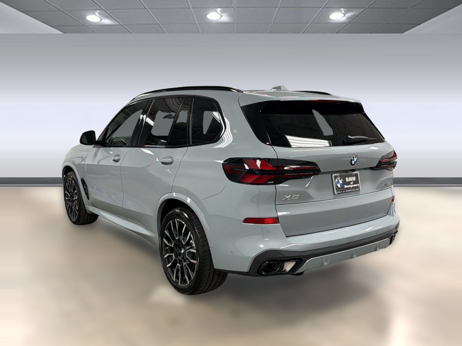New 2026 BMW X5 sDrive40i w/ M Sport Package RWD image 3