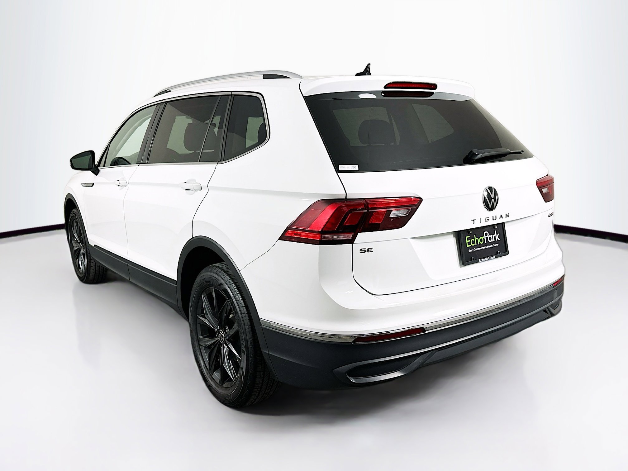 Used 2024 Volkswagen Tiguan SE image 5