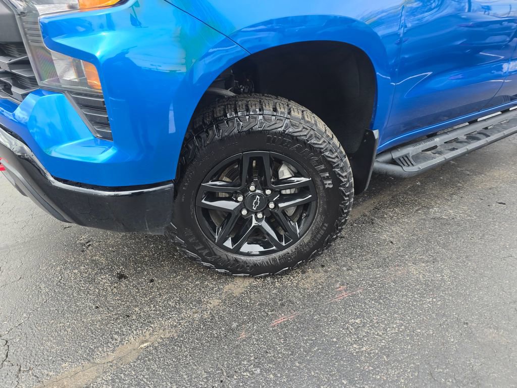 Used 2024 Chevrolet Silverado 1500 Custom Trail Boss AWD/4WD image 2