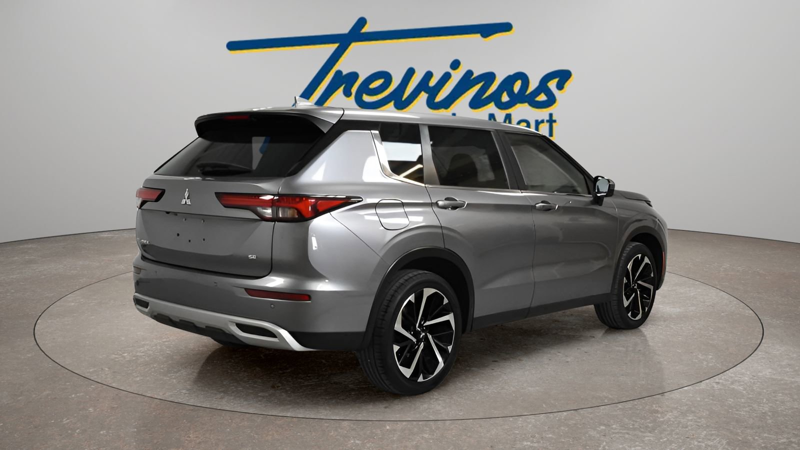 Used 2024 Mitsubishi Outlander SE image 2