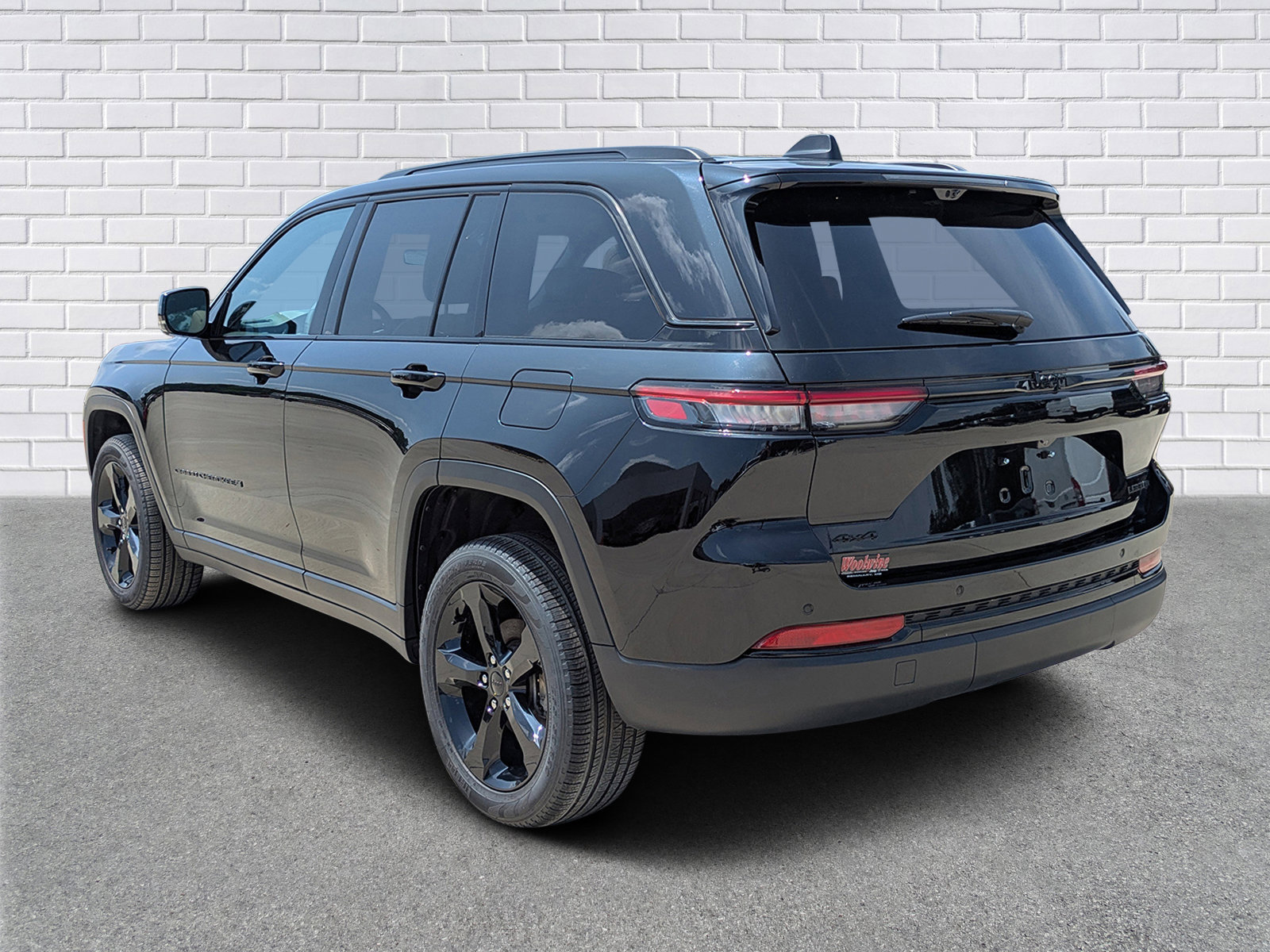 Used 2025 Jeep Grand Cherokee Limited w/ Luxury Tech Group II AWD/4WD image 3