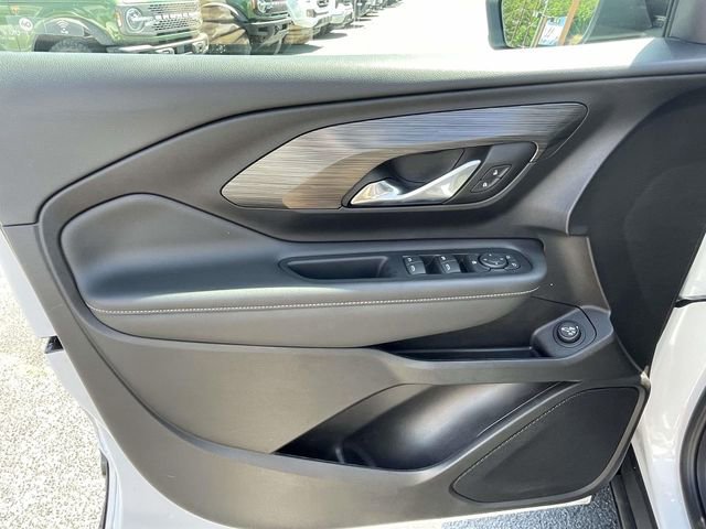 Used 2023 GMC Terrain SLE w/ Driver Convenience Package FWD image 16