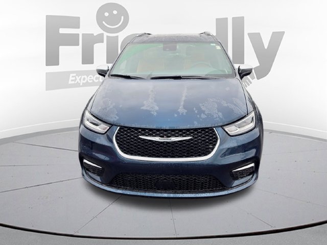 Used 2025 Chrysler Pacifica Pinnacle FWD image 2