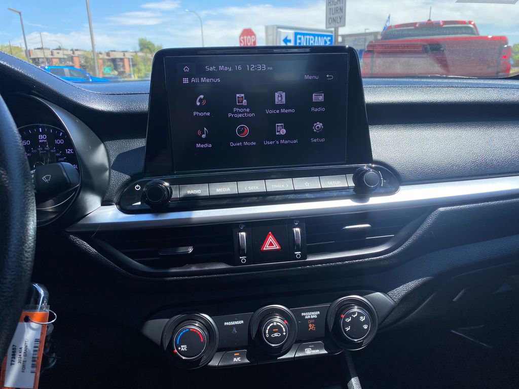 Used 2024 Kia Forte LXS w/ LXS Technology Package FWD image 17