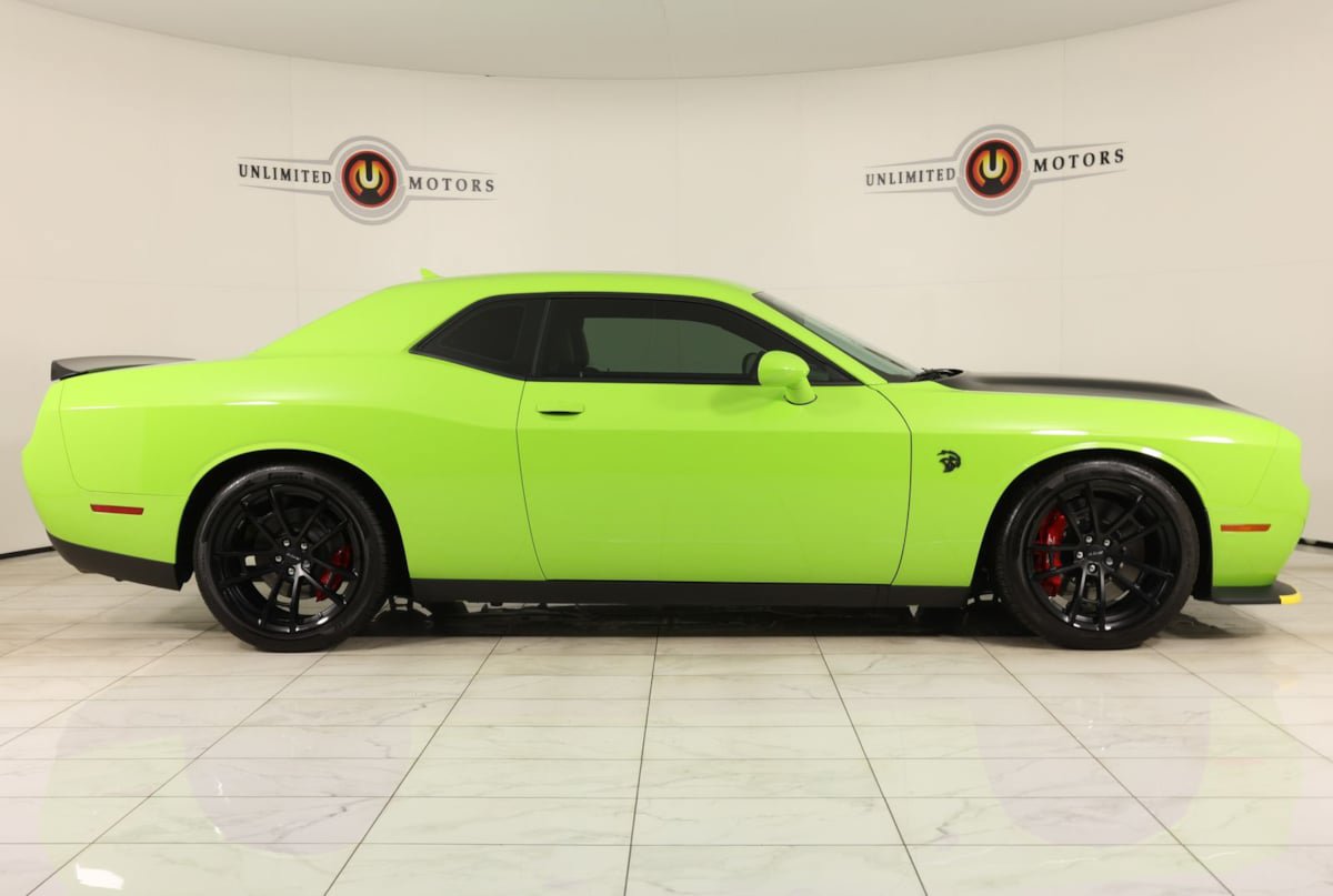 Used 2023 Dodge Challenger SRT Hellcat w/ Driver Convenience Group RWD image 2