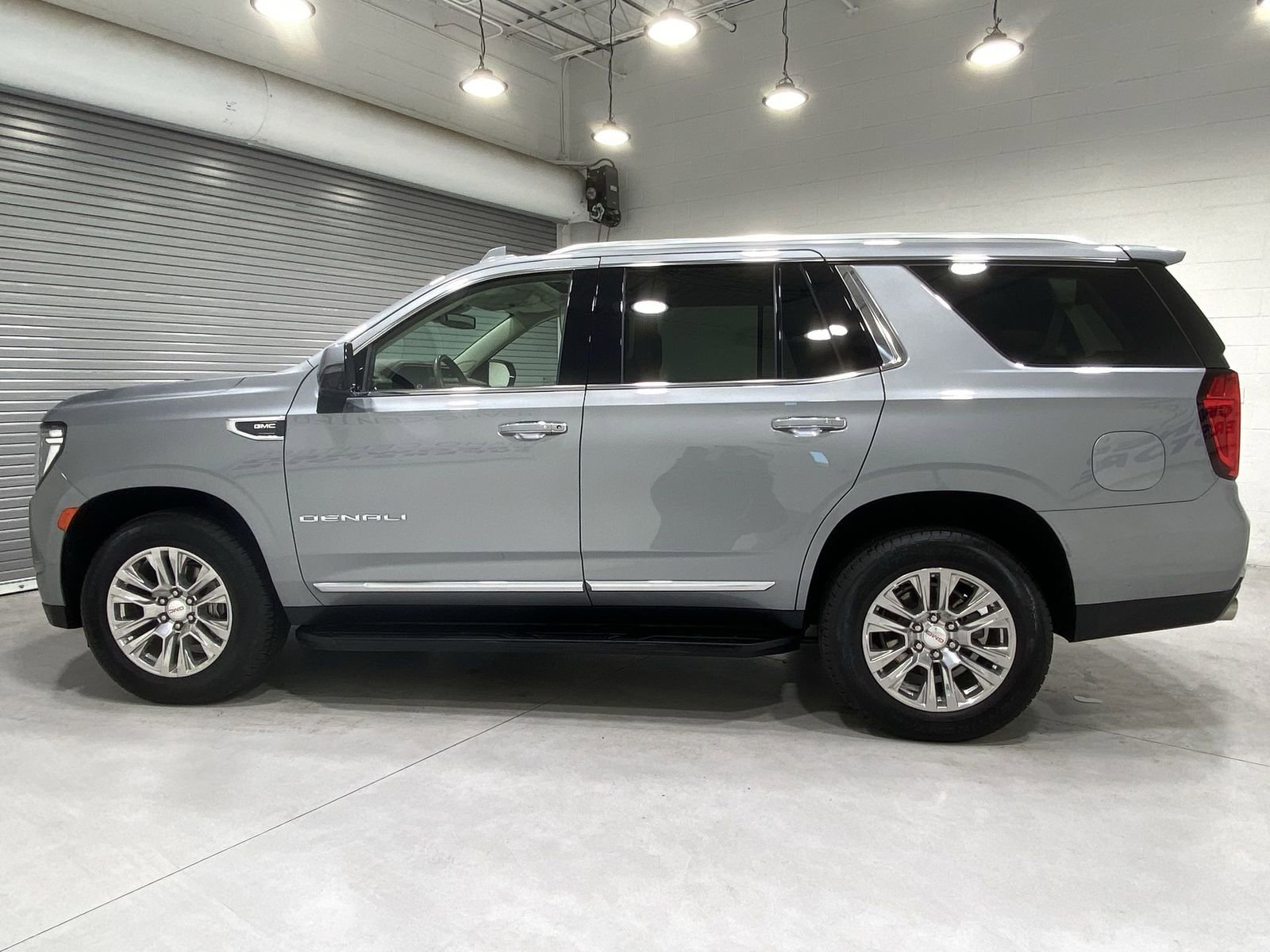 Used 2023 GMC Yukon Denali w/ LPO, Floor Liner Package image 5