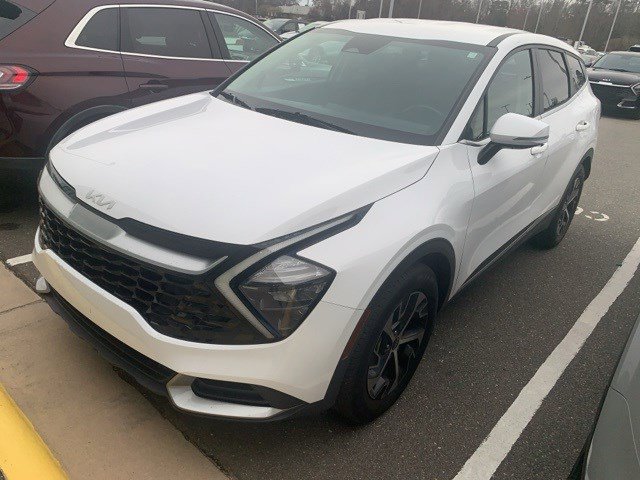 Used 2023 Kia Sportage EX image 2