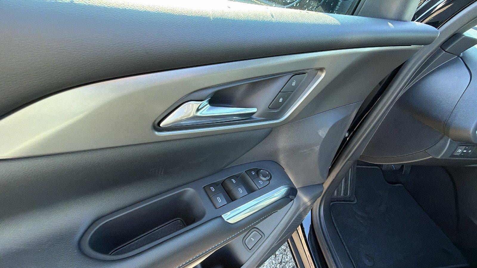 New 2027 Chevrolet Traverse LT FWD image 15