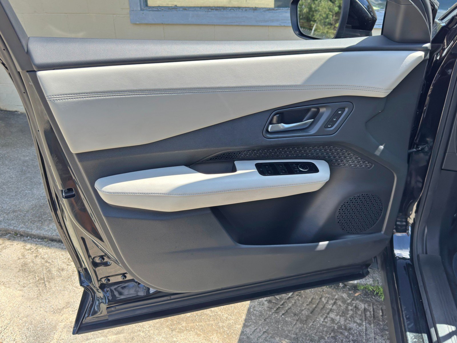 Used 2023 Nissan Ariya FWD image 36
