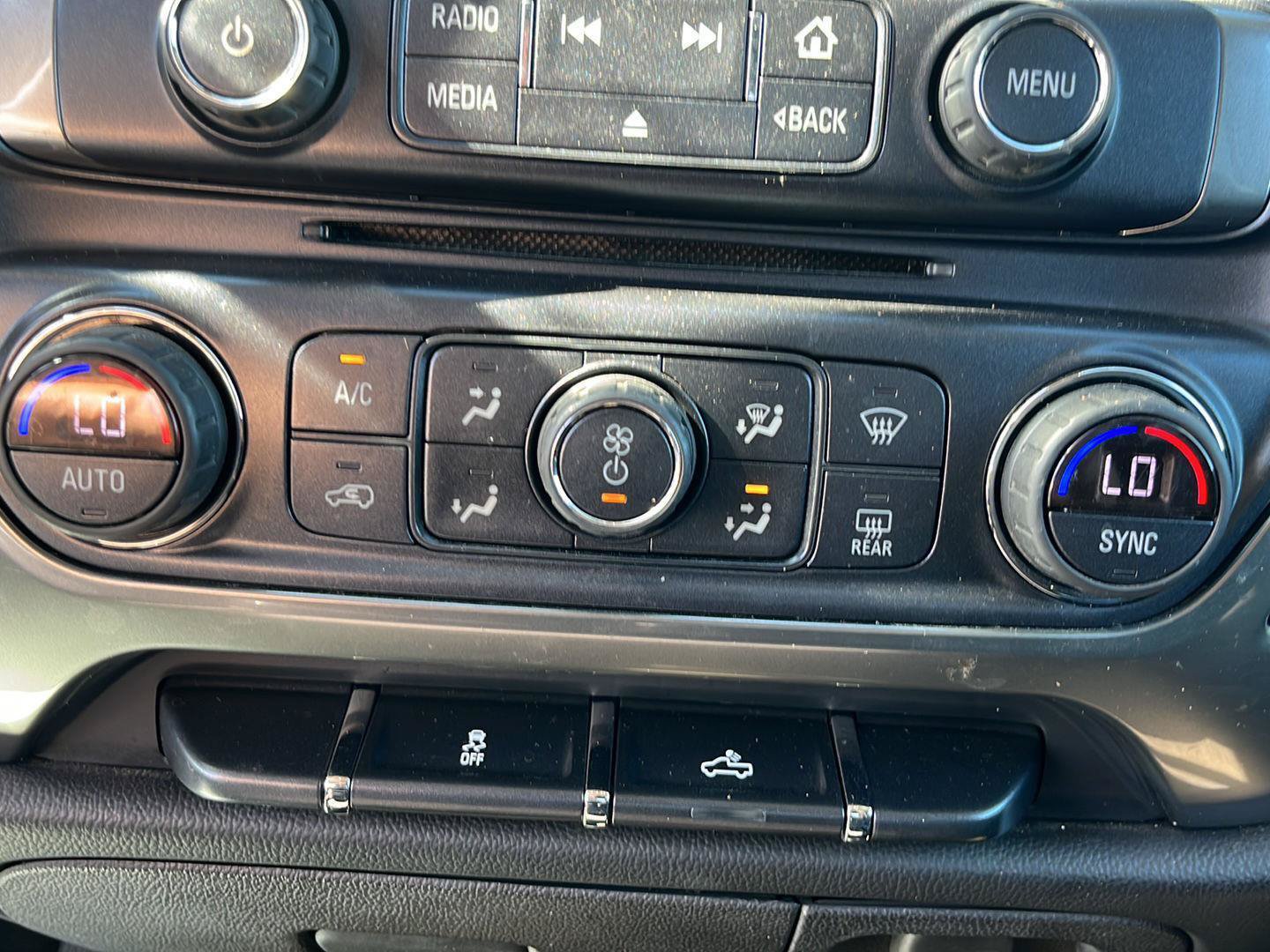 Used 2018 Chevrolet Silverado 1500 LT w/ All Star Edition AWD/4WD image 19
