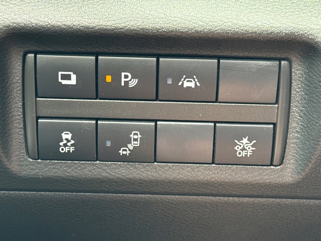 Used 2020 Nissan Kicks S image 16