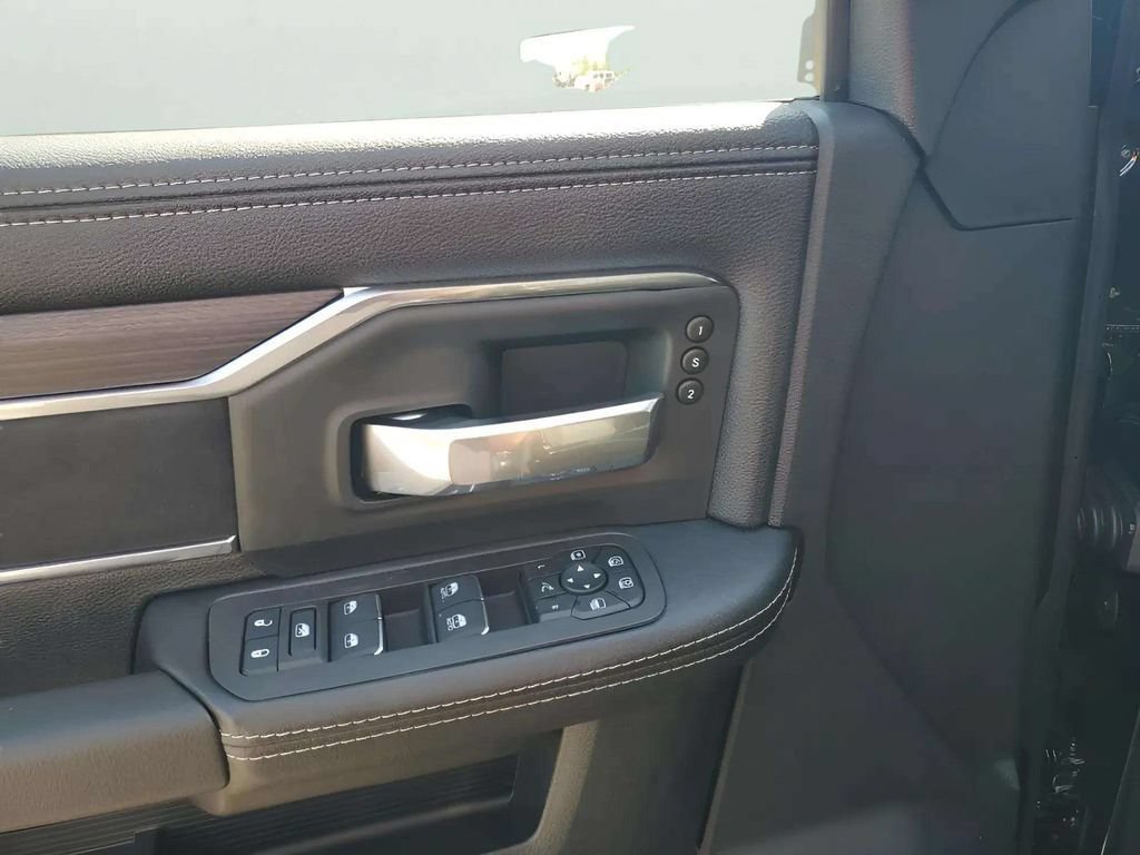 New 2025 RAM 2500 Laramie AWD/4WD image 18