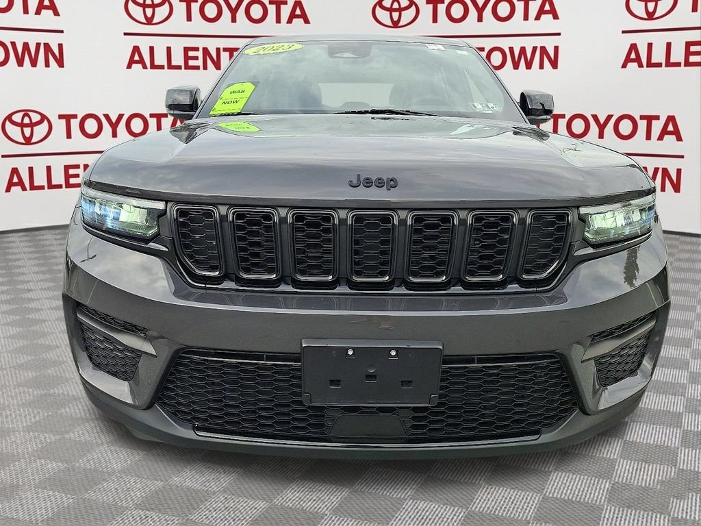Used 2023 Jeep Grand Cherokee Altitude AWD/4WD image 2