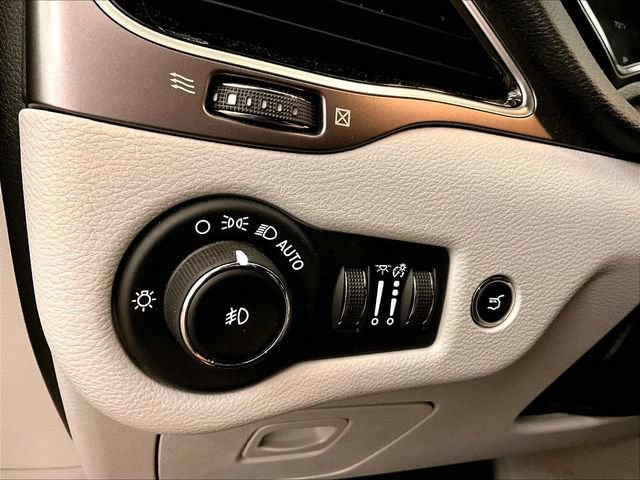 Used 2020 Jeep Cherokee Limited AWD/4WD image 30