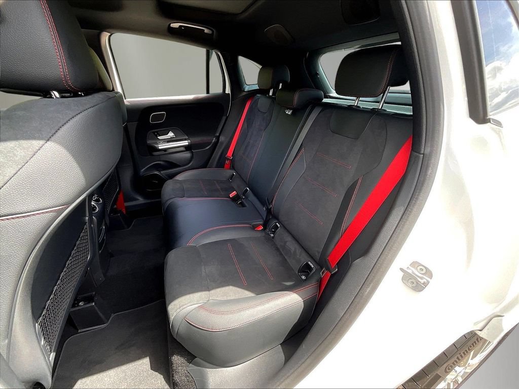 Used 2025 Mercedes-Benz GLA 35 AMG 4MATIC image 24