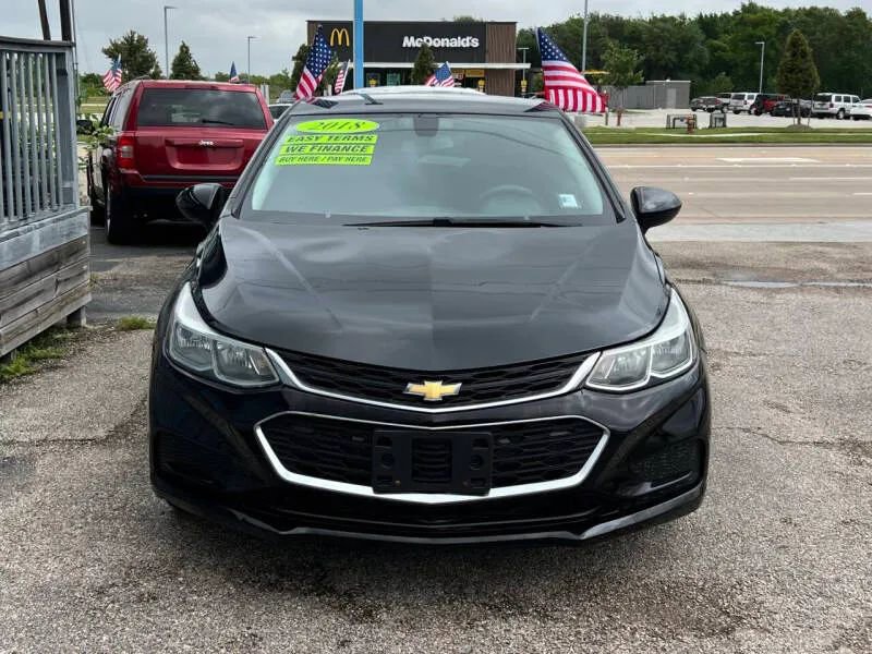 Used 2018 Chevrolet Cruze LS image 3