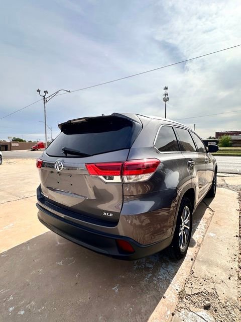Used 2019 Toyota Highlander XLE FWD image 7