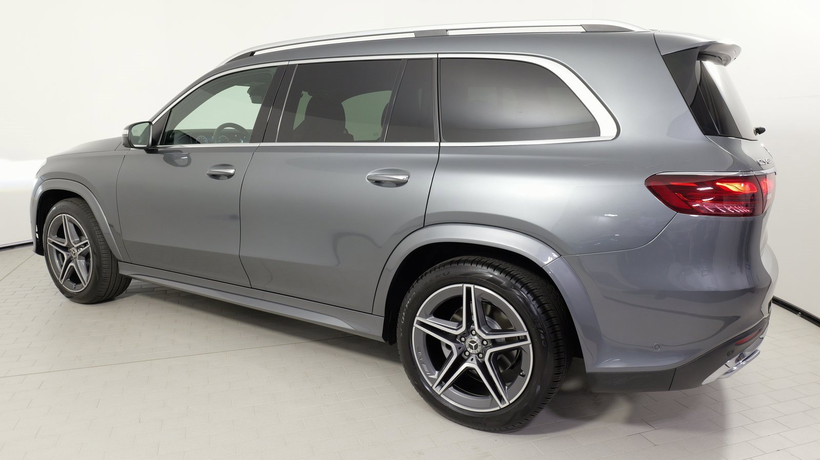 Used 2024 Mercedes-Benz GLS 450 4MATIC w/ AMG Line Exterior image 14