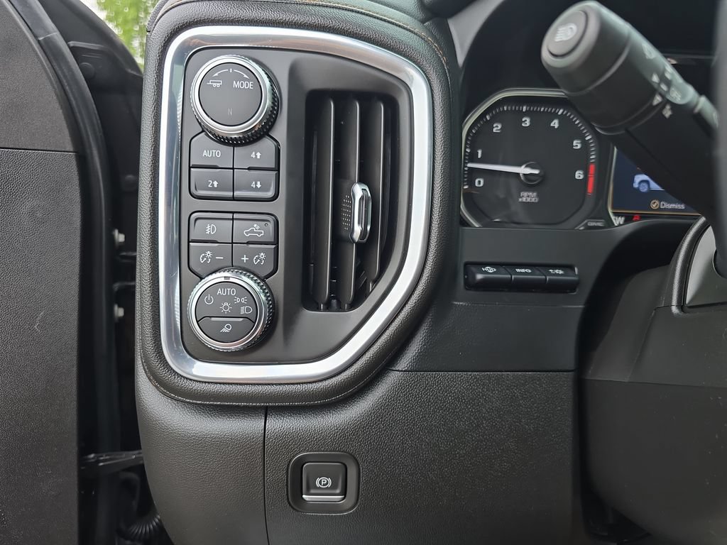 Used 2021 GMC Sierra 1500 AT4 w/ AT4 Premium Package AWD/4WD image 28