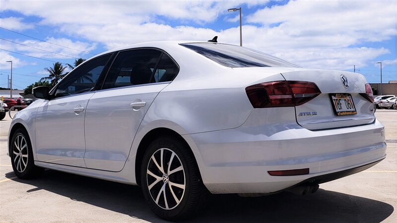 Used 2017 Volkswagen Jetta SE FWD image 3
