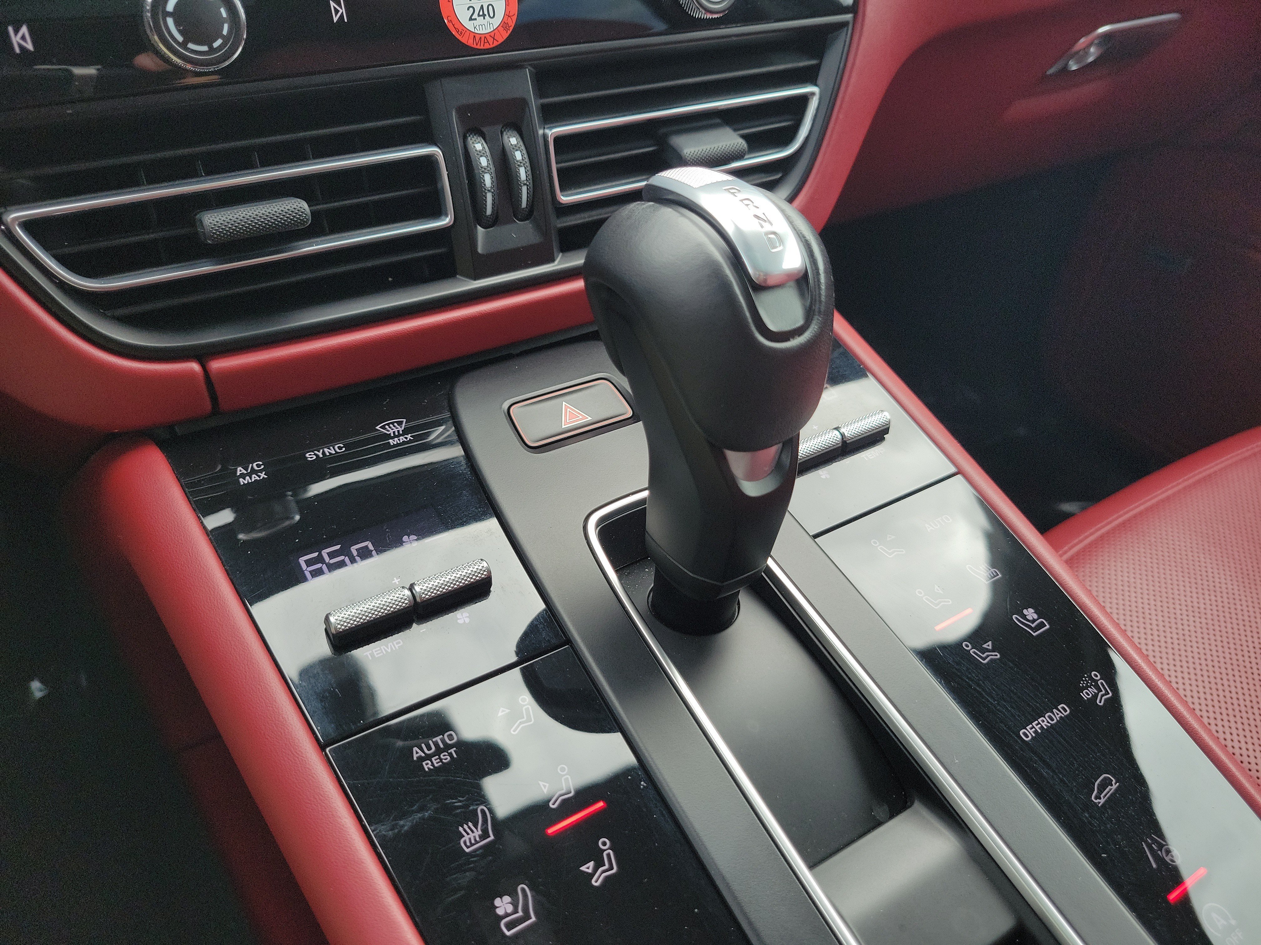 Used 2024 Porsche Macan S AWD/4WD image 30
