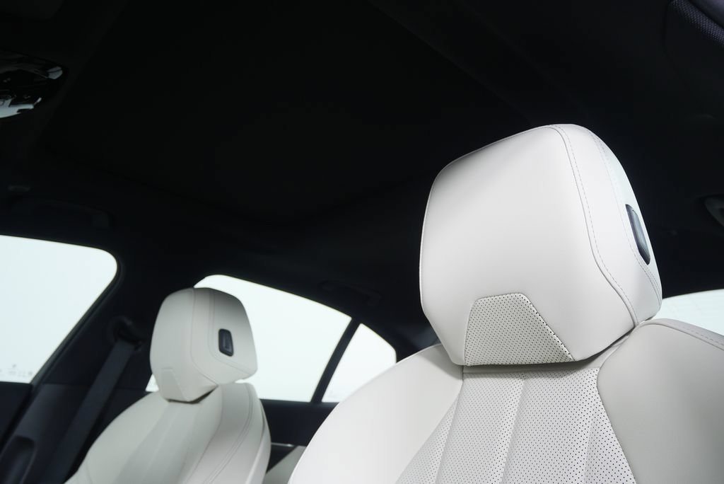 Used 2026 BMW 530i RWD image 12