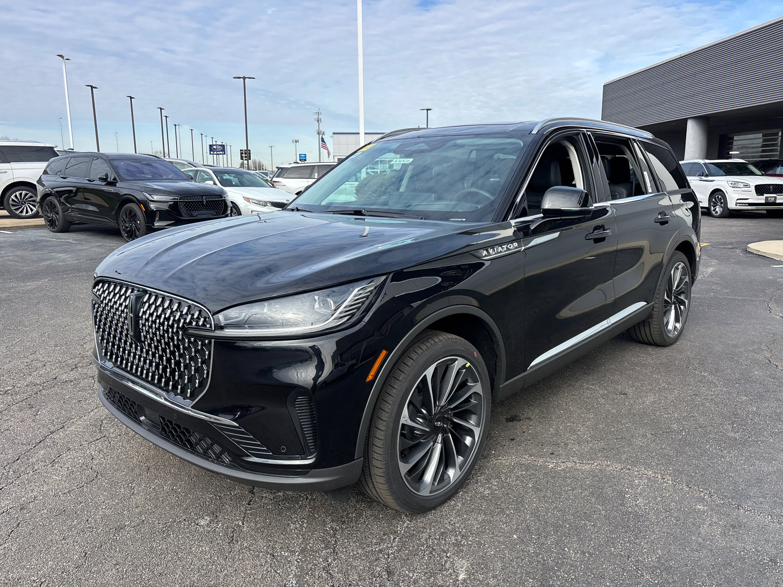 New 2026 Lincoln Aviator Reserve AWD/4WD image 3