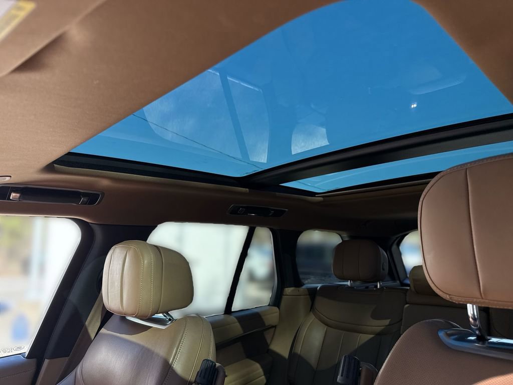 Used 2023 Land Rover Range Rover SE image 16