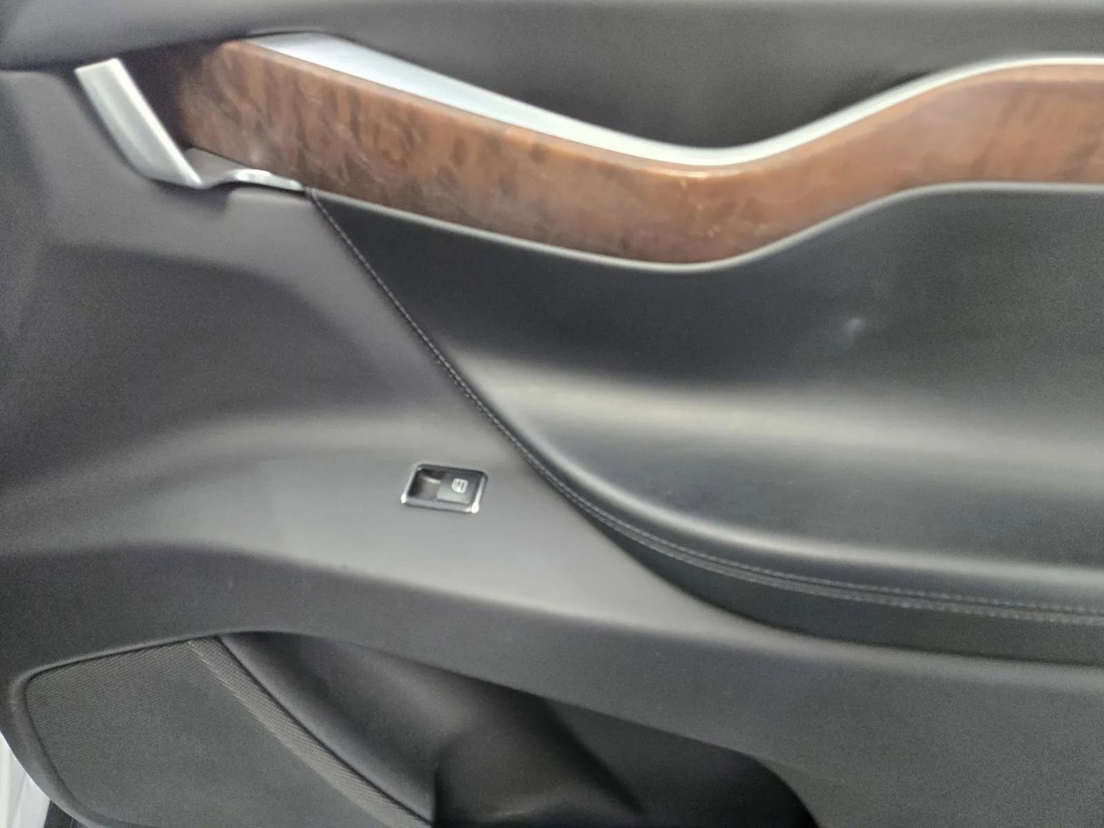 Used 2017 Tesla Model X 90D image 6