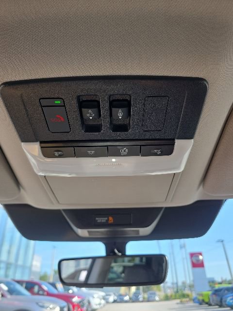 Used 2025 Nissan Pathfinder Platinum w/ Cargo Package AWD/4WD image 21