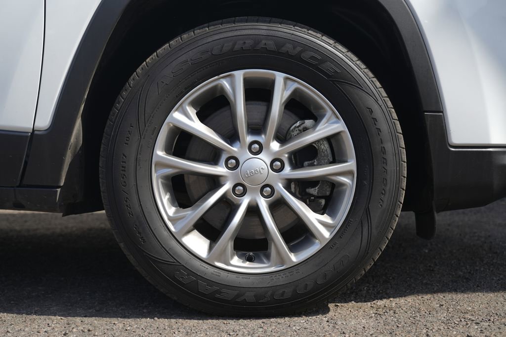 Used 2021 Jeep Cherokee Latitude Plus image 12