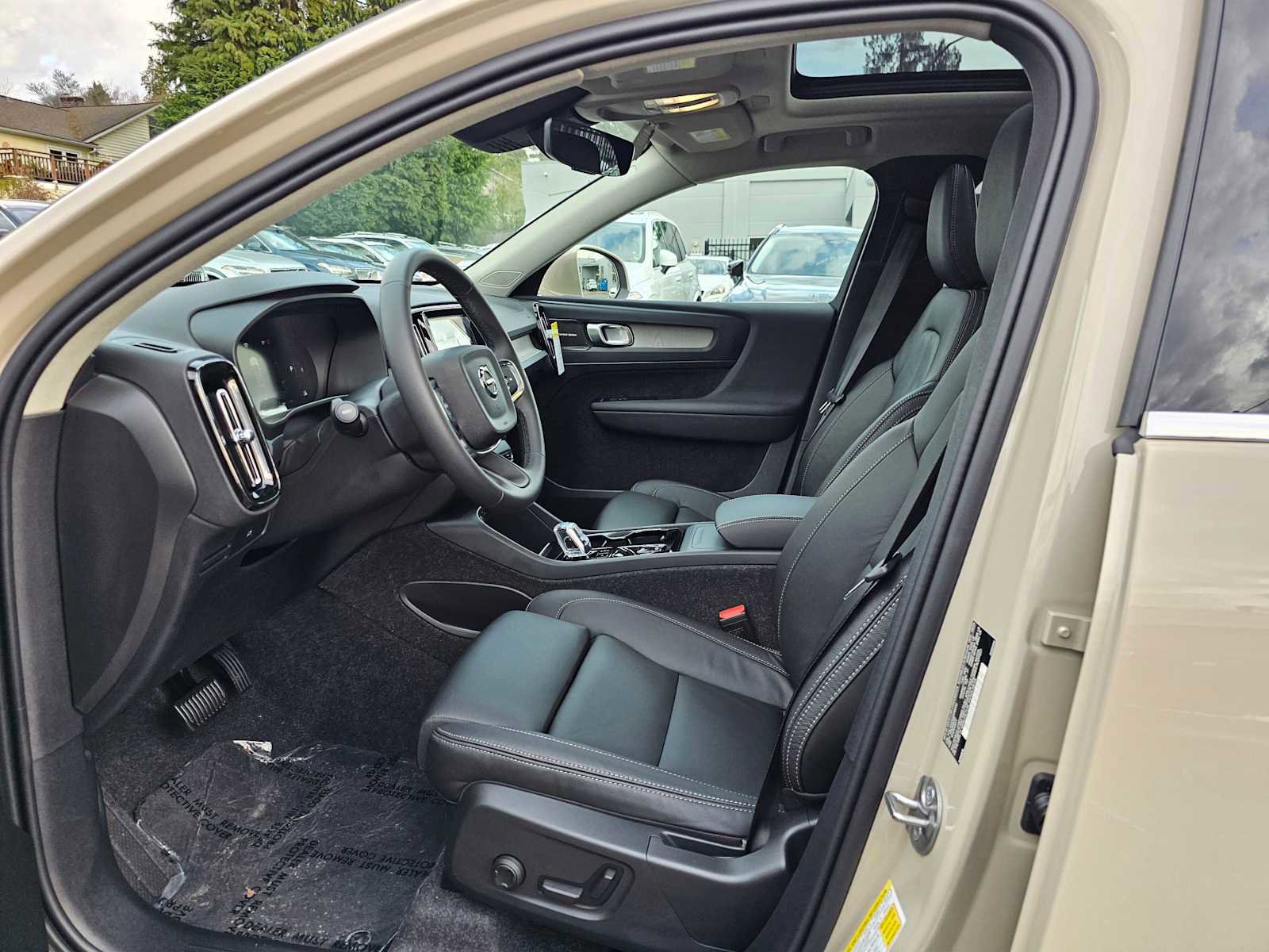 New 2025 Volvo XC40 B5 Ultra w/ Climate Package image 25