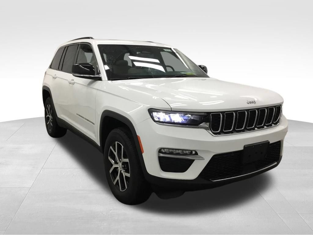 Used 2024 Jeep Grand Cherokee Limited w/ Trailer Tow Package AWD/4WD image 3