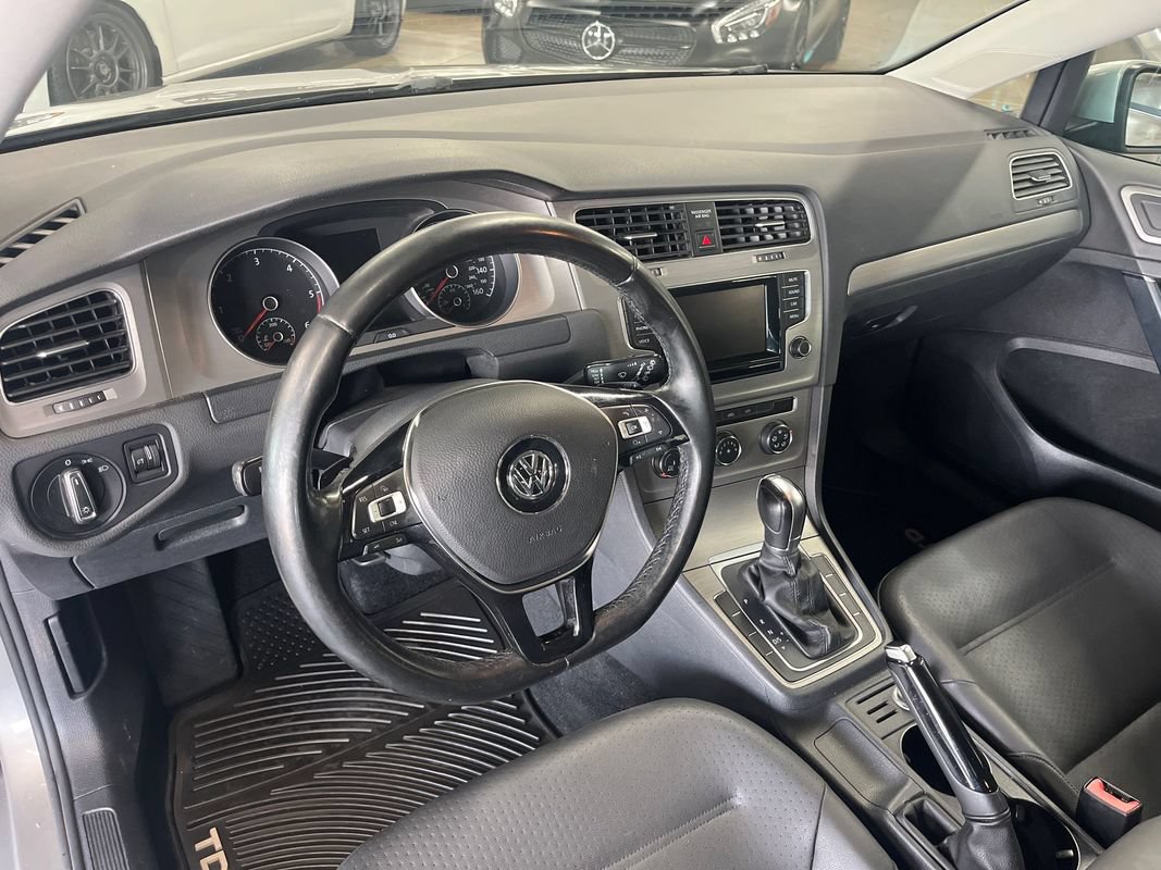 Used 2015 Volkswagen Golf TDI S FWD image 32