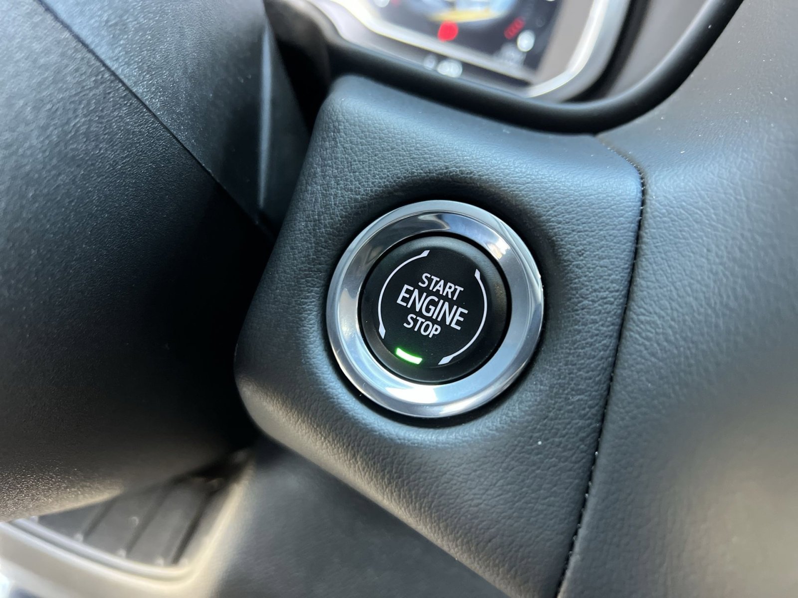 Used 2023 GMC Yukon XL SLT image 32