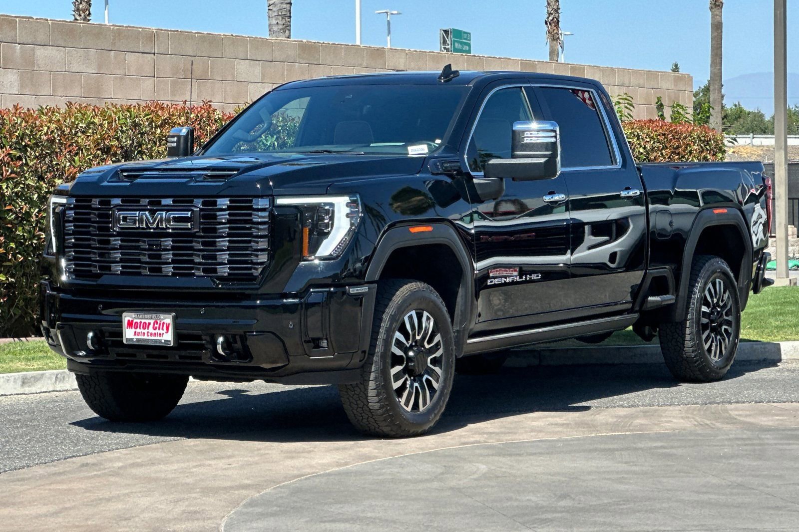 Used 2025 GMC Sierra 2500 Denali Ultimate AWD/4WD image 8