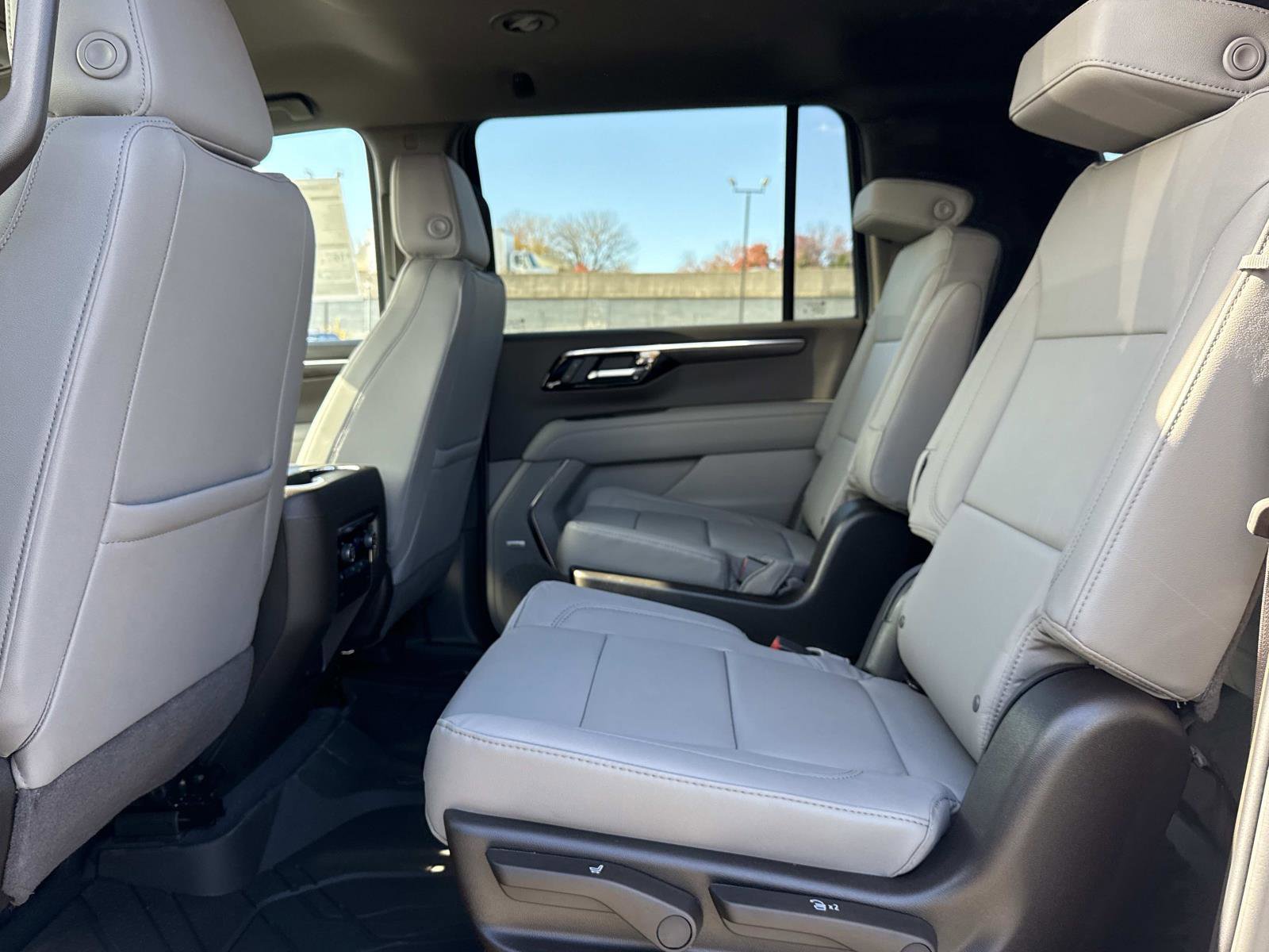 New 2026 Chevrolet Suburban LT w/ Comfort Package image 18