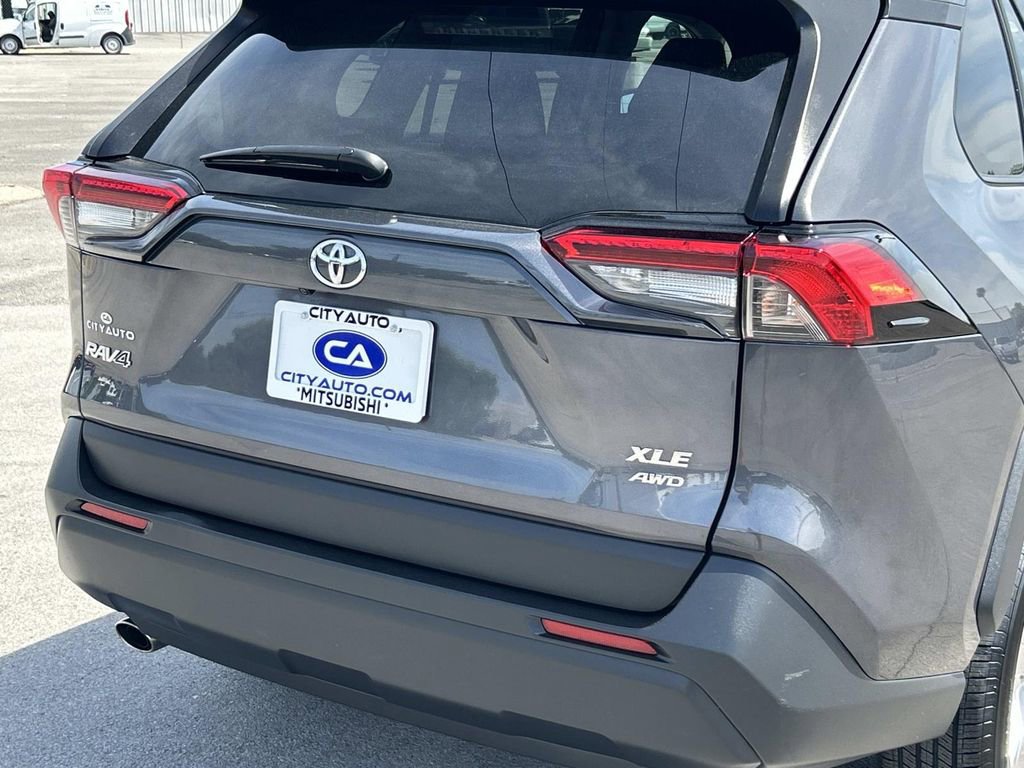 Used 2022 Toyota RAV4 XLE AWD/4WD image 12