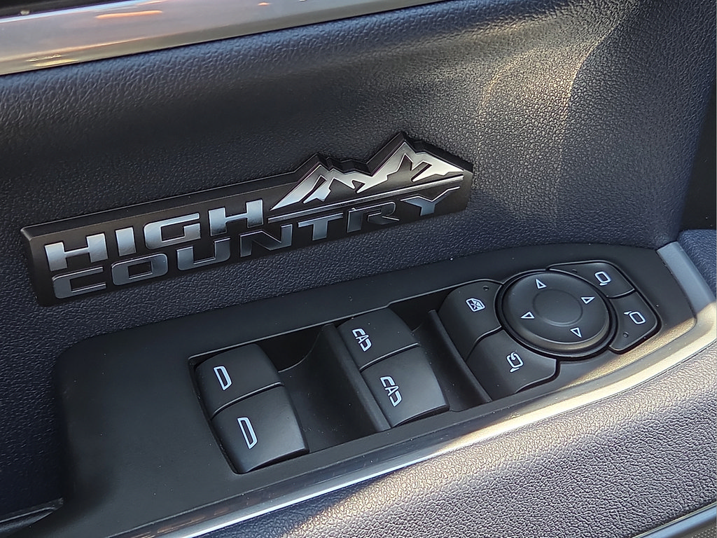 Used 2025 Chevrolet Silverado 1500 High Country AWD/4WD image 18