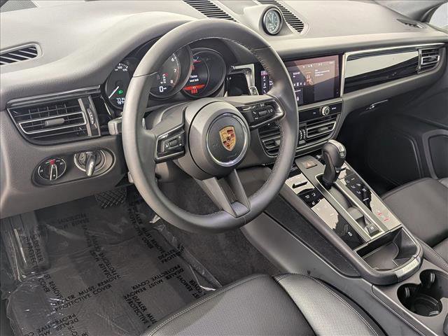 Certified 2025 Porsche Macan Turbo image 4