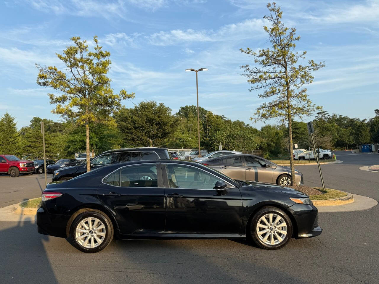 Used 2020 Toyota Camry LE image 5